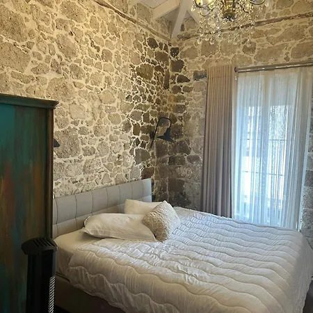 Mediha Hanim Konagi Alacati * Cesme