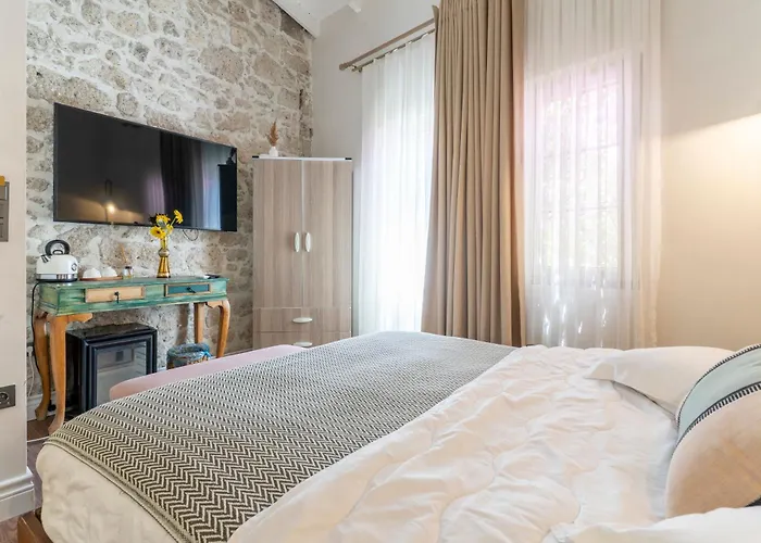 Проживання в сім'ї Mediha Hanim Konagi Alacati *